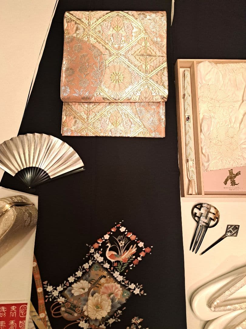 美品❇️豪華黒留袖　金彩刺繍　暈し染め 鳳凰楽器花籠文　比翼仕立て　フルセット