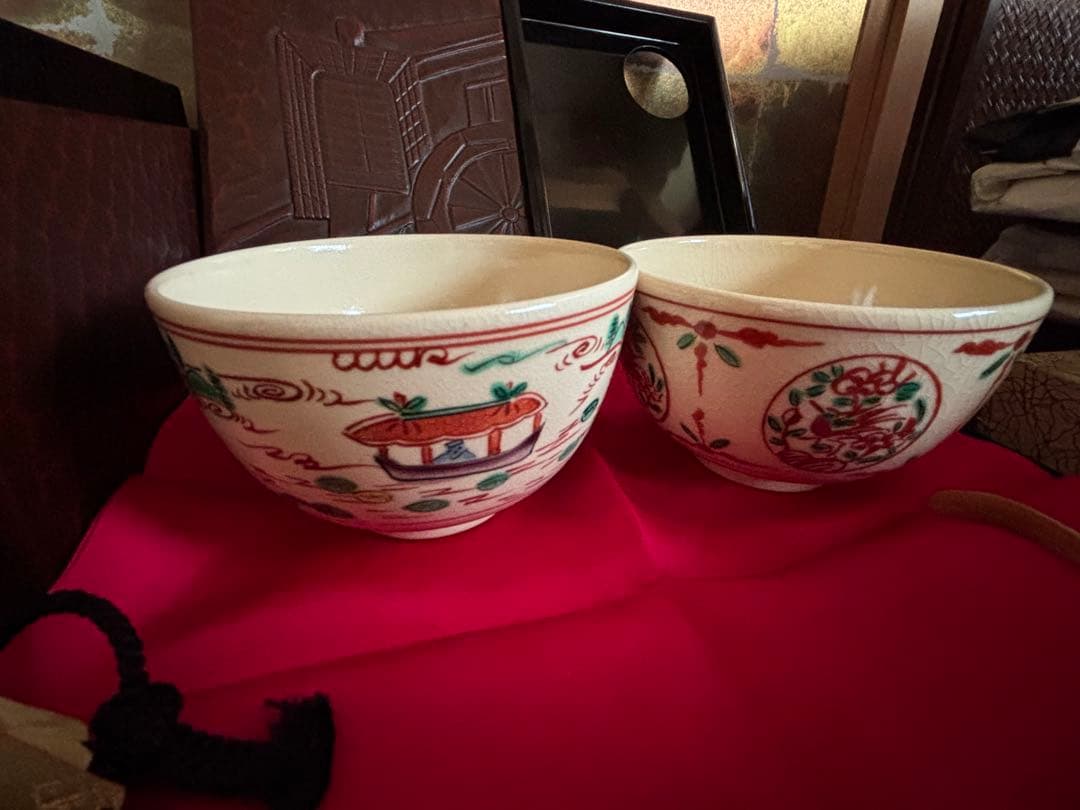 鎌倉彫り本漆塗(御所車) 　 　赤絵 名物裂 　三点セット(棗・香合・茶筅筒)