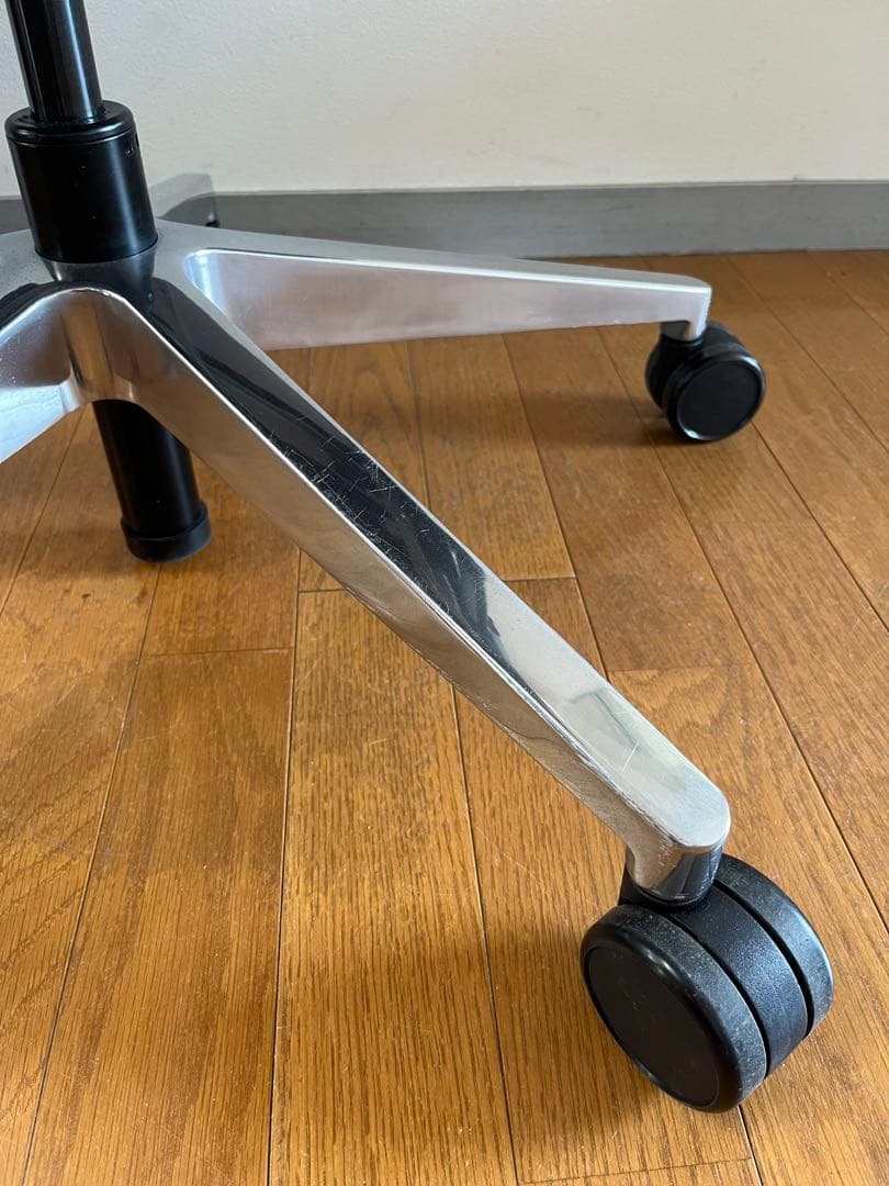 スチールケース　Think シンクチェア　背3Dニット　可動肘　メッシュチェア