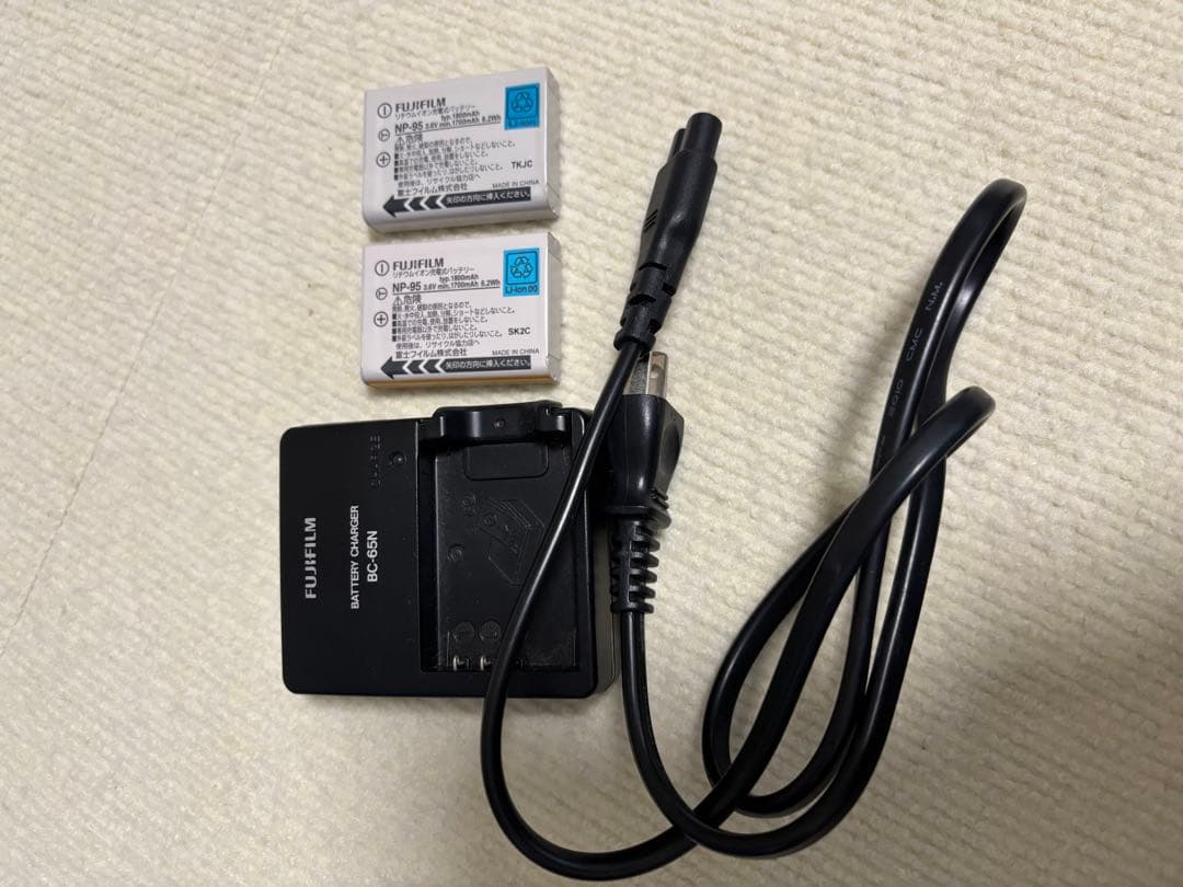 【値下げ相談可・良品・革ケース付】FUJIFILM X100Sデジタルカメラ