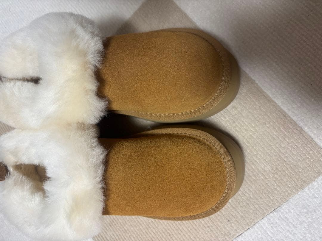 本日値下げ限定価額23.5cm厚底UGG ふわふわムートンブーツ ブラウン