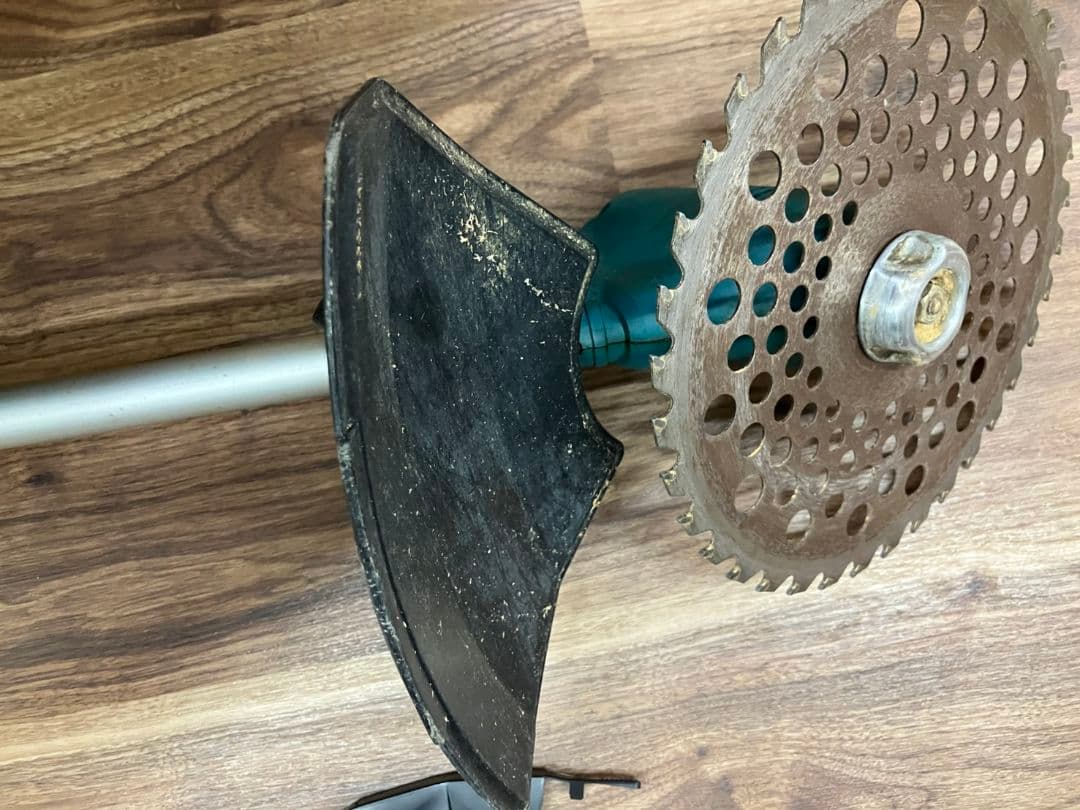 【makita　充電式草刈り機】MUR182UD　充電器付