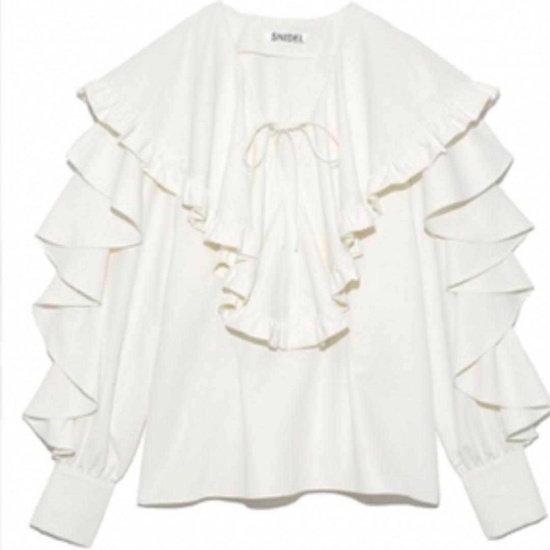 新品未使用タグ付き*SNIDELスナイデル ラッフルボリュームブラウス ホワイト