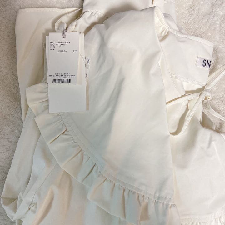 新品未使用タグ付き*SNIDELスナイデル ラッフルボリュームブラウス ホワイト