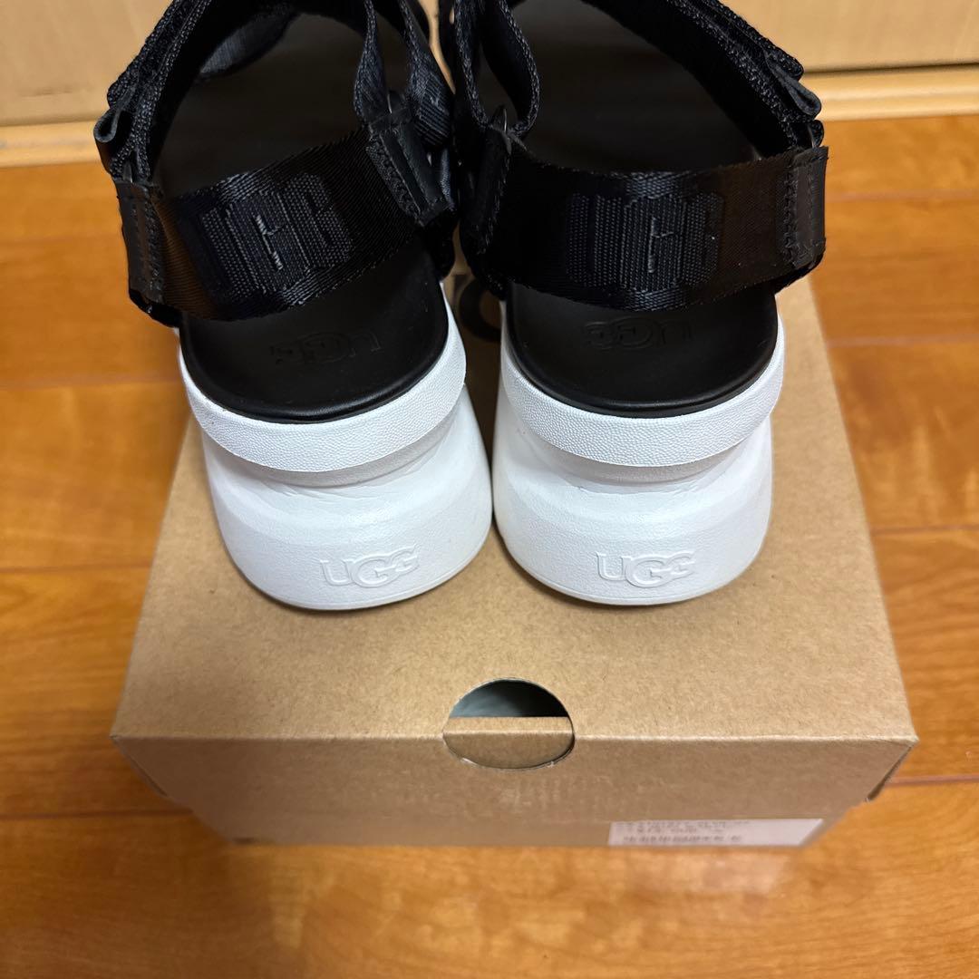 UGG クロスベルト スポーツサンダル