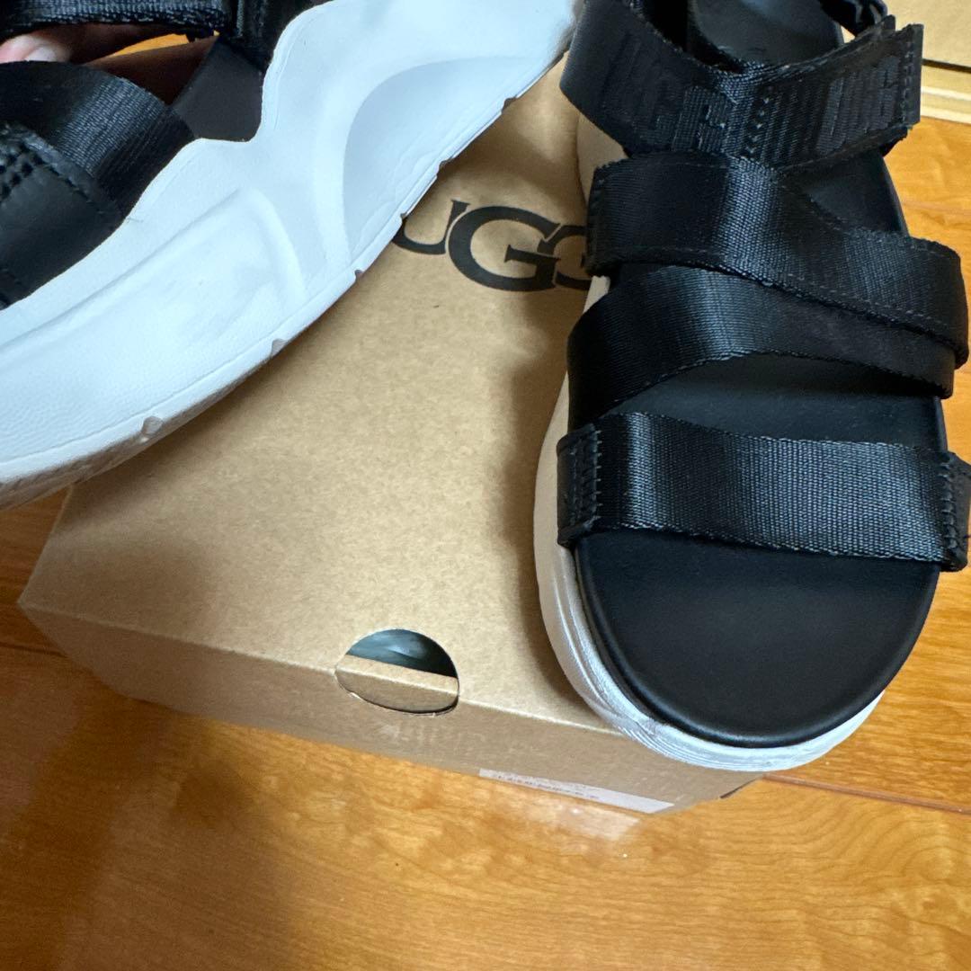 UGG クロスベルト スポーツサンダル
