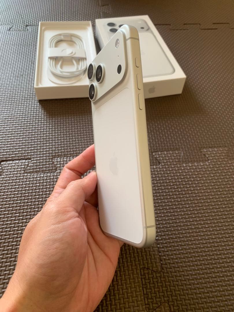 Apple iPhone 17promax256GBSIMフリー1っ月だけ使った