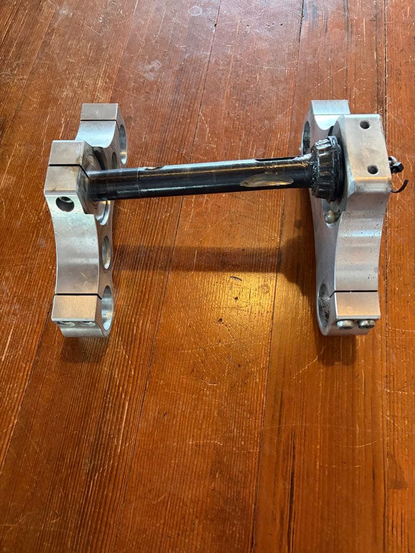 ハーレーダビッドソン トリプルツリークランプ アルミ製　39mm