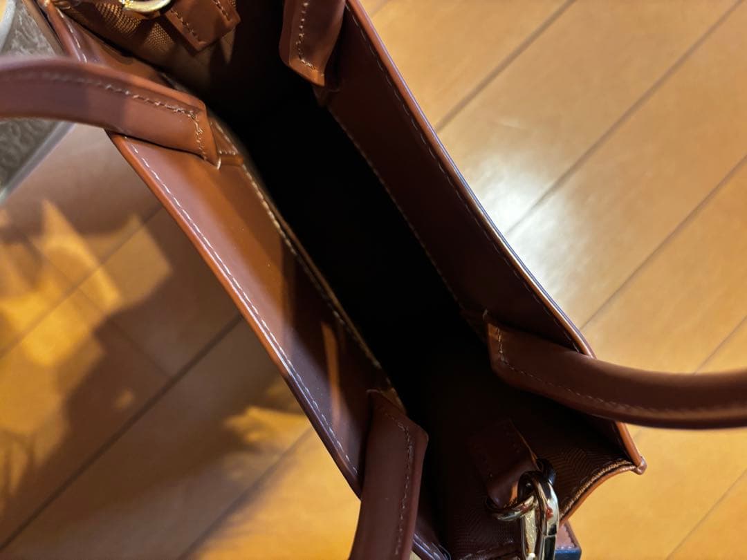 LOEWE ブラウン ショルダーバッグ　ショルダーストラップ付き