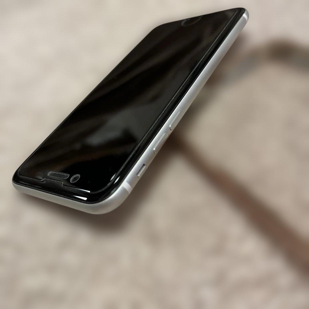 ち*婦様 Apple iPhone SE ホワイト 本体