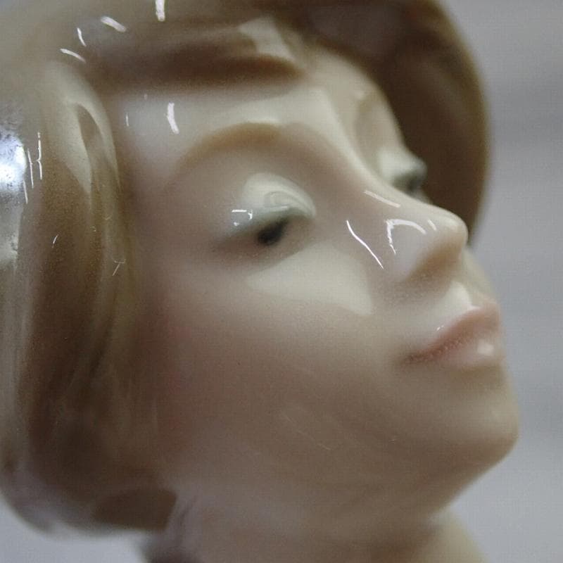 RU-6396 リヤドロ フィギュリン 貴婦人と帽子