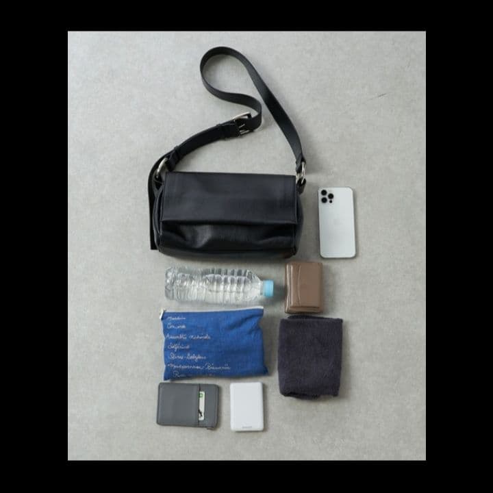 BEARDSLEY　ビアズリーショルダーバッグ レザーボディバッグ 　ブラック