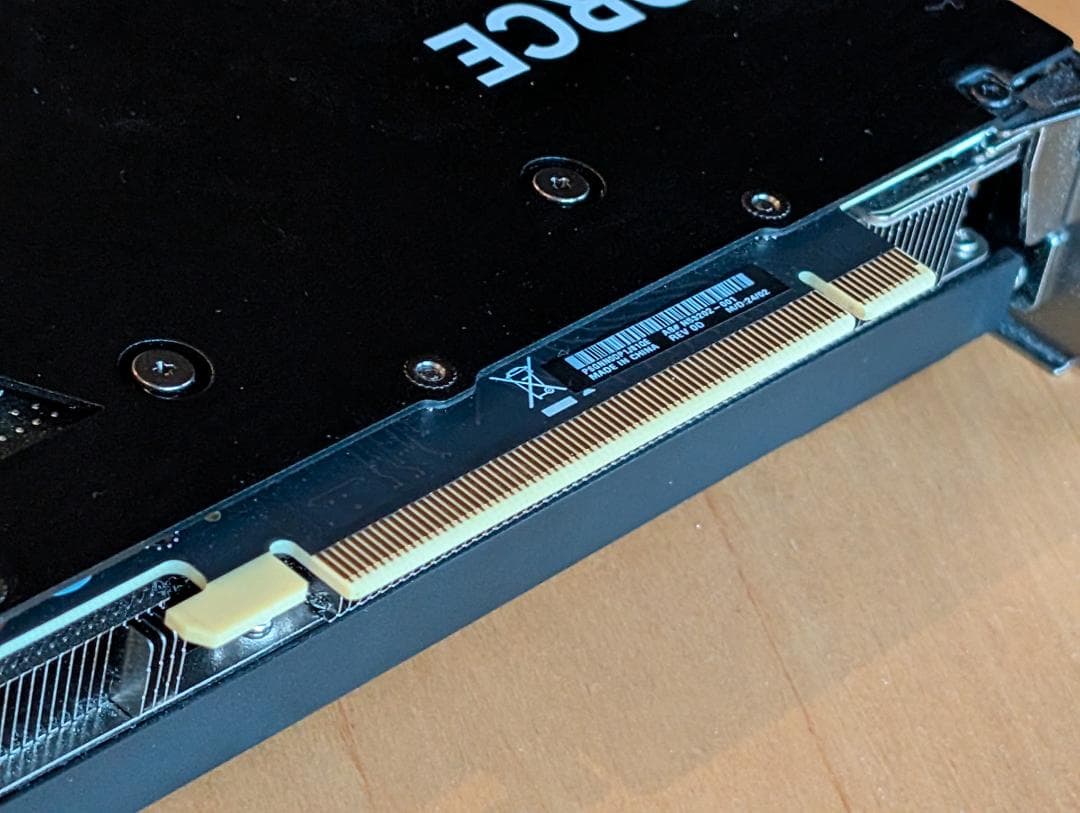 GeForce RTX 4060Ti 8GB：HP Victus 15L内蔵品