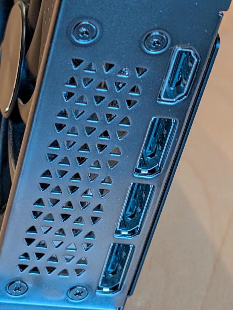 GeForce RTX 4060Ti 8GB：HP Victus 15L内蔵品