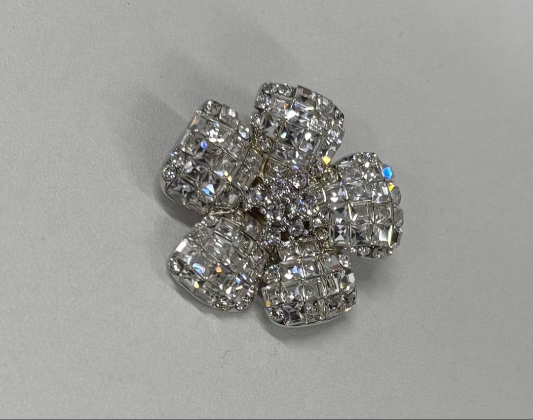 美品　FOXEY フォクシー　フラワーブローチ　クリアカラー　FLEUR