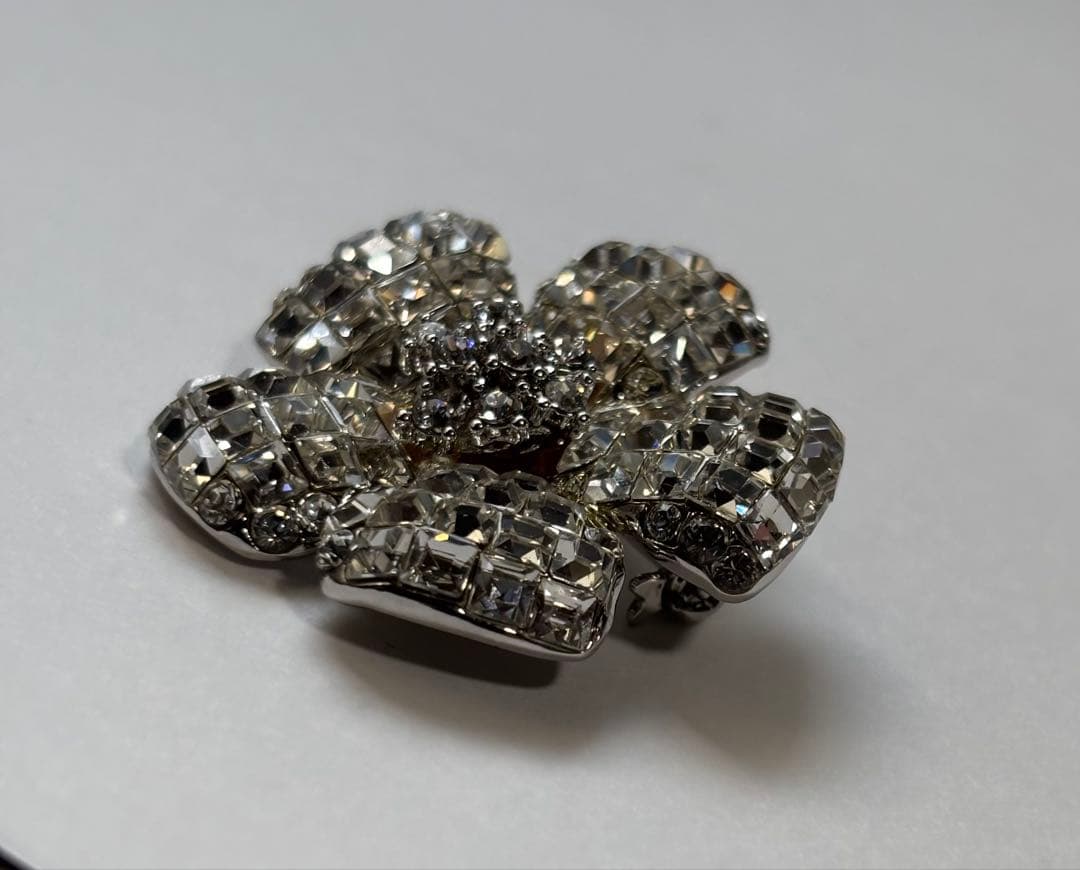 美品　FOXEY フォクシー　フラワーブローチ　クリアカラー　FLEUR