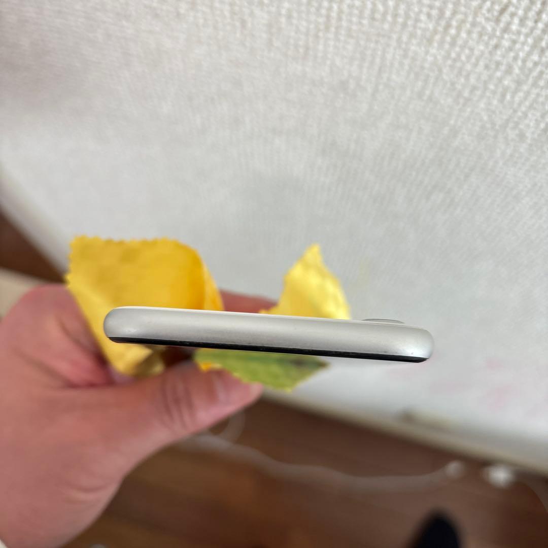 Apple iPhone SE 第二世代　64GB ホワイト