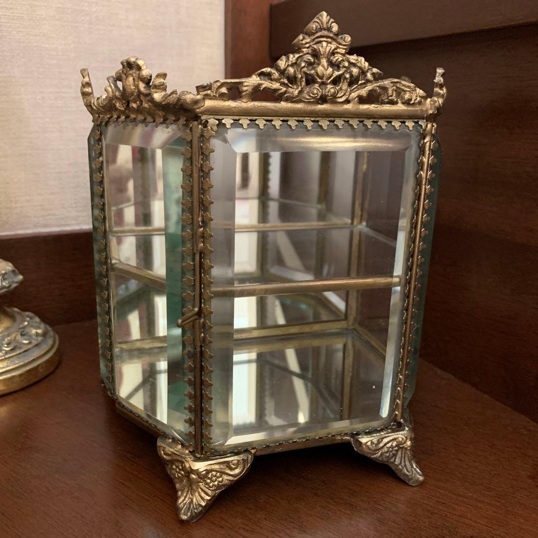 ガラスと真鍮の2段ロココジュエリーボックス