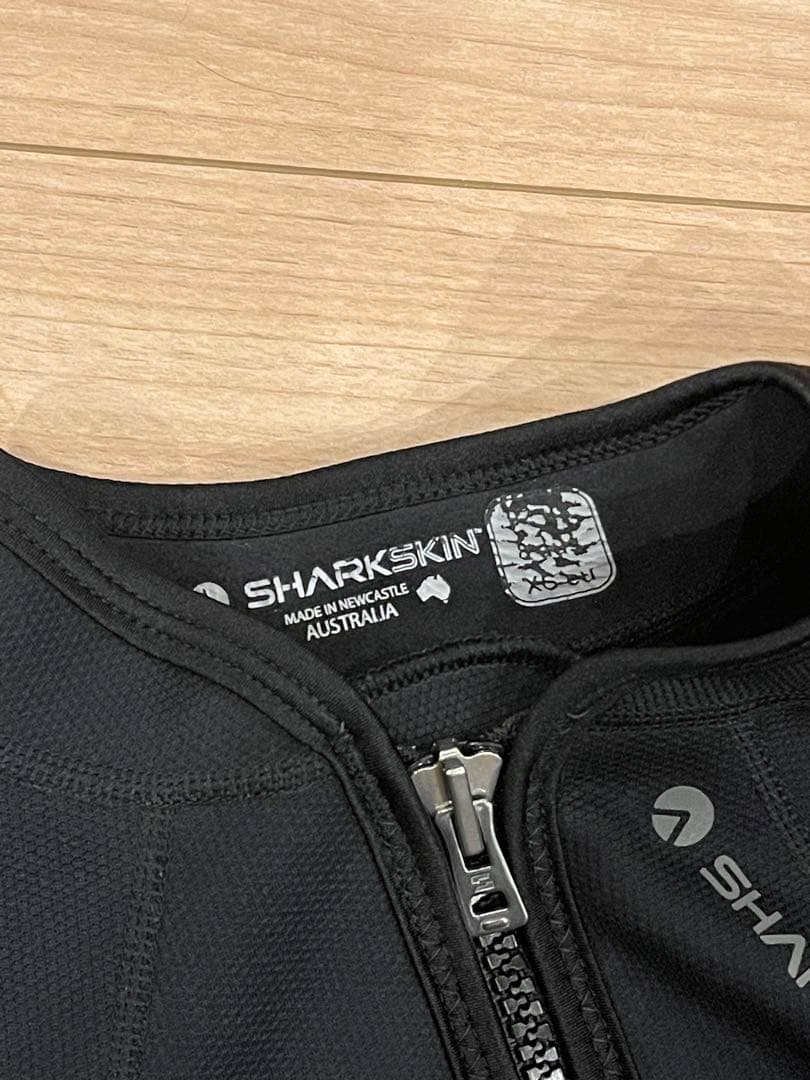 美品)レディース　チタニウムシャークスキン上下　MADE IN オーストラリア