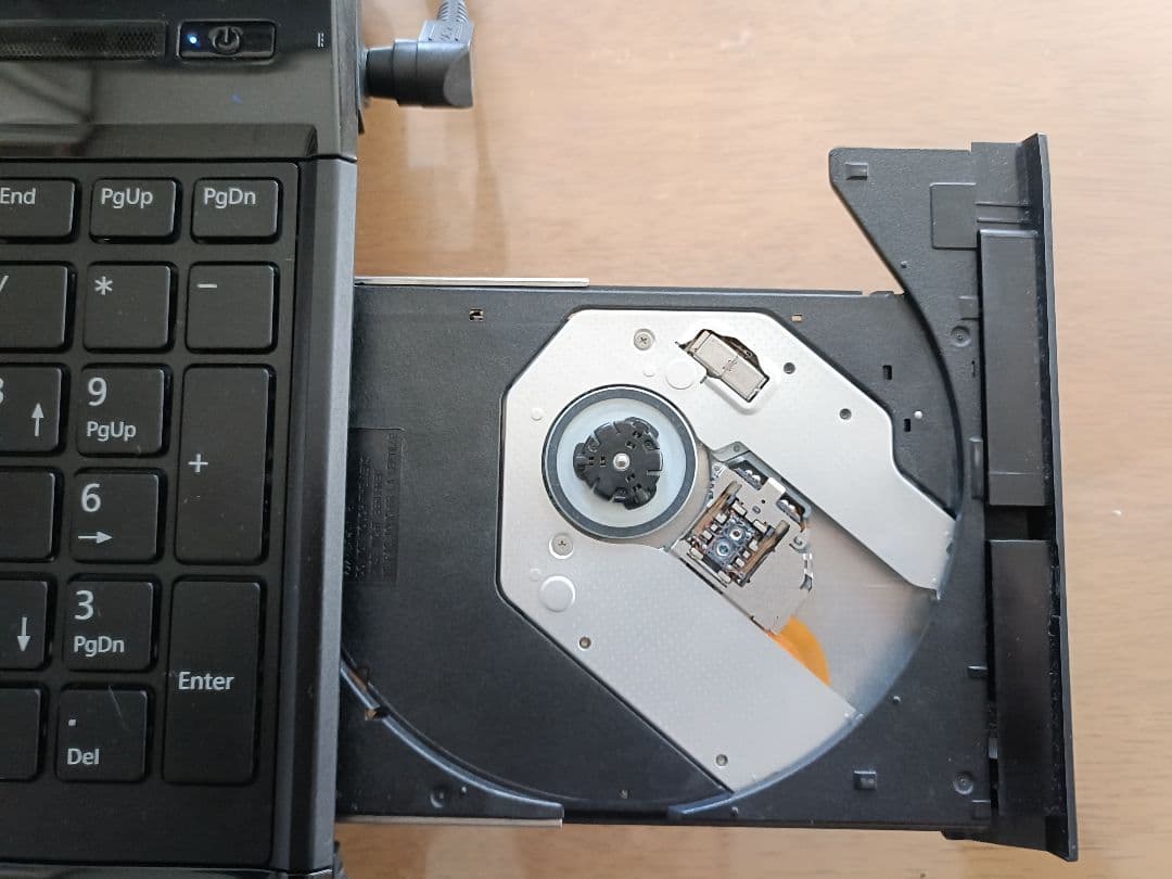 富士通 ノートPC / i7-4702MQ / 16GB / SSD1TB