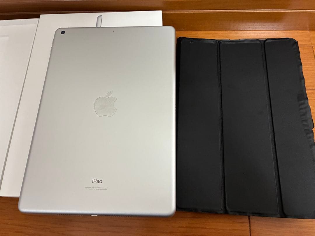 美品 Apple iPad シルバー 第7世代 Wi-Fi 32GB おまけ付き
