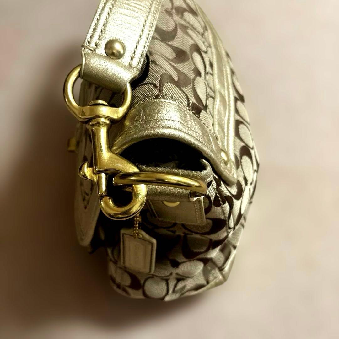 コーチ レガシーシグネチャーターンロック y2kショルダー　ゴールド/ベージュ