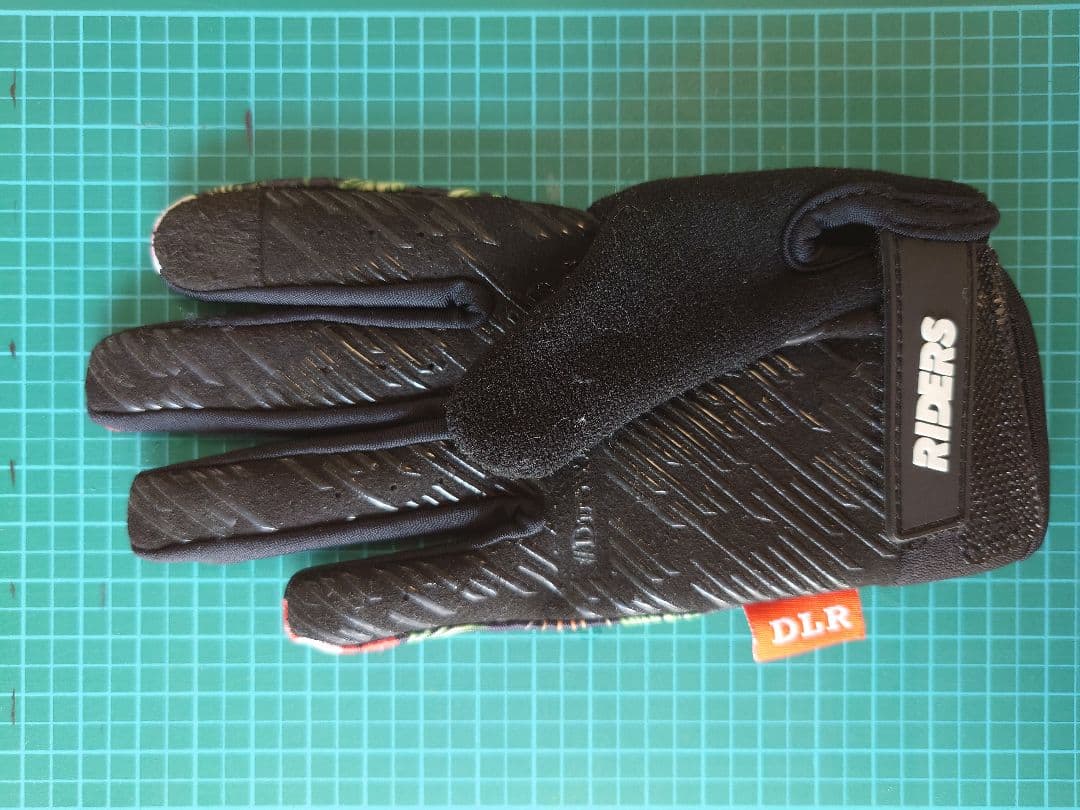 キッズ BMX TNB PLUG14　グローブ付