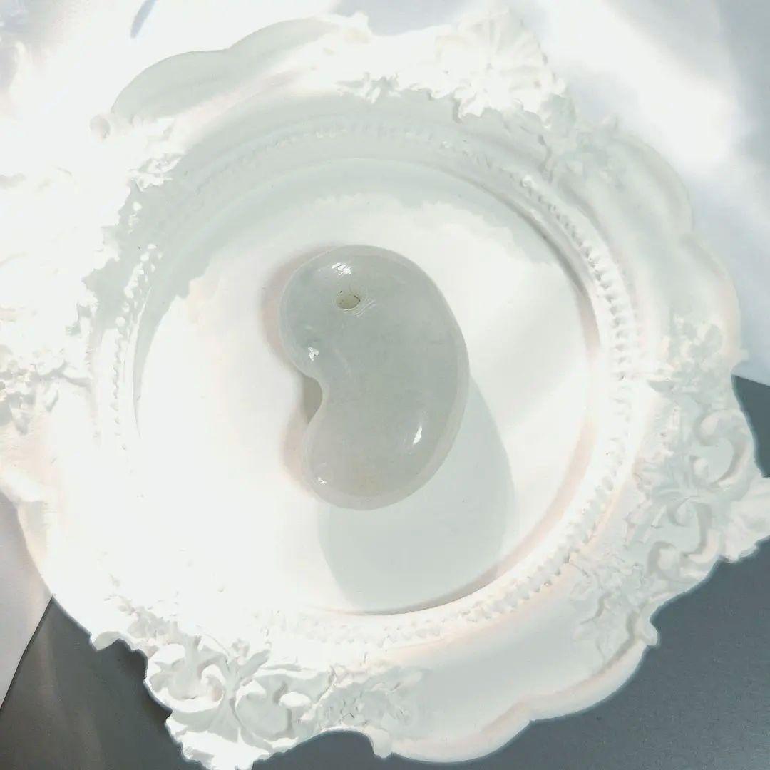 極上プレミアム・アイスジェイド・透明感抜群・艶美麗　糸魚川天然翡翠勾玉　X437