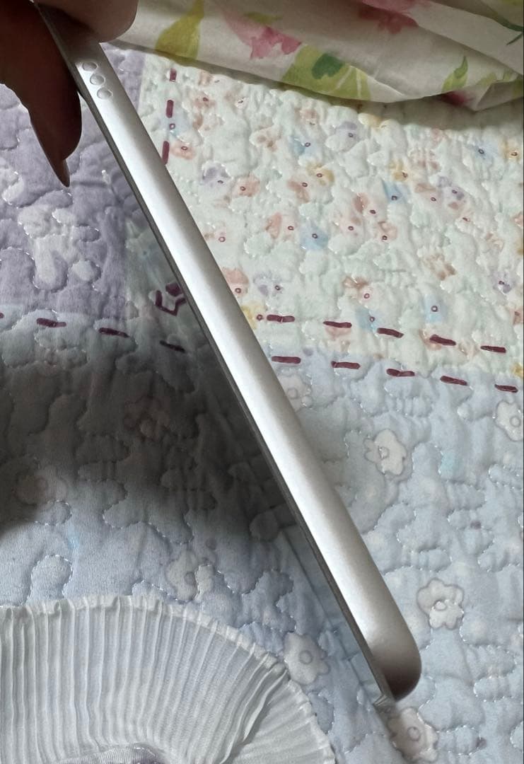 Apple iPad 第八世代　シルバー 本体