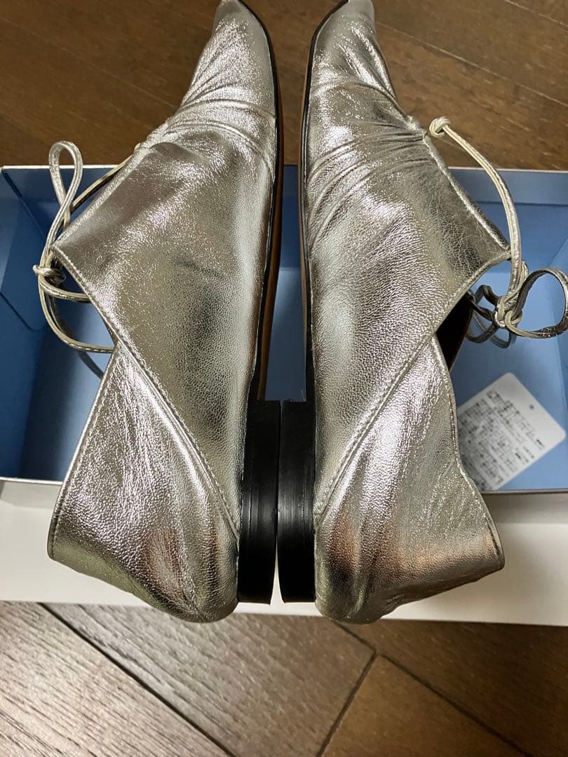 MIDORI UEEDA×GRISEレザーポインテッドギャザーバブーシュ