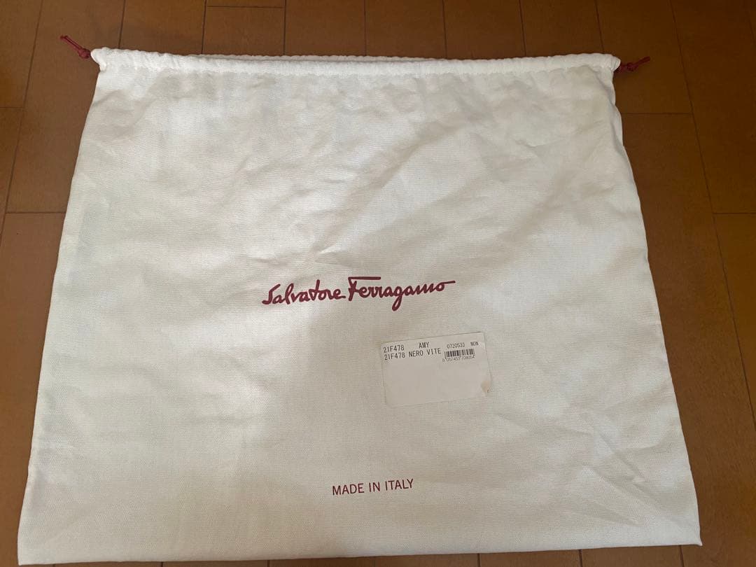 Ferragamo フェラガモ バッグ　21-F478 AMY 黒