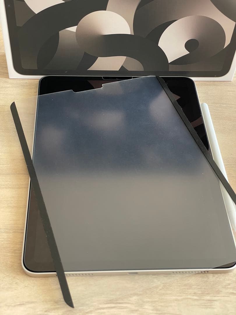 iPad Air 第5世代 スターライト WiFi 64GB　　　 ※充電器無し