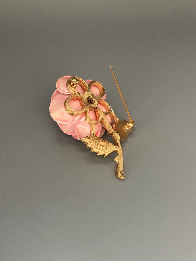 lotuscloud2517⭐️TRIFARIヴィンテージブローチ