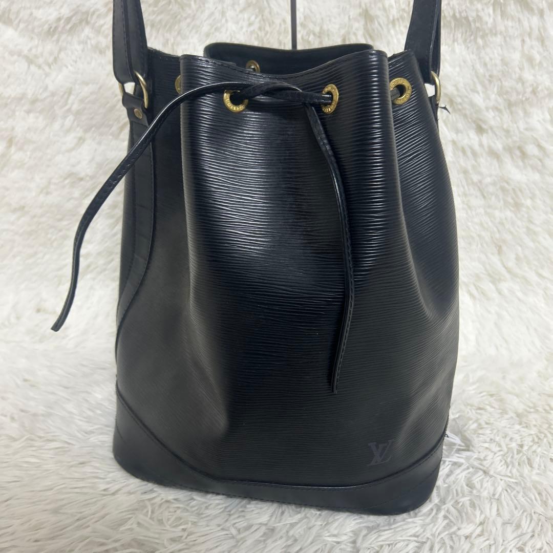 ルイヴィトン エピ ノエ レザー ショルダーバッグ ブラック シリアルあり