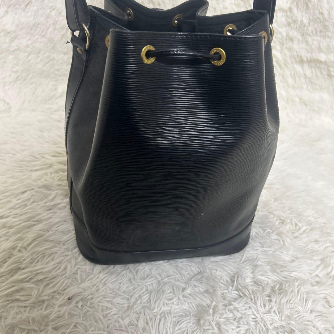 ルイヴィトン エピ ノエ レザー ショルダーバッグ ブラック シリアルあり