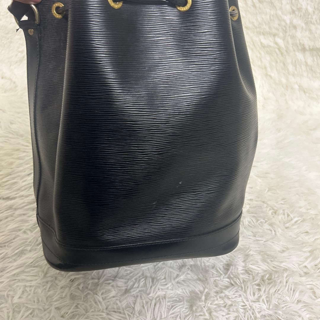 ルイヴィトン エピ ノエ レザー ショルダーバッグ ブラック シリアルあり