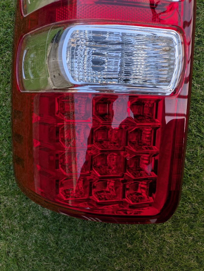 ノア70純正テールランプ（左側）