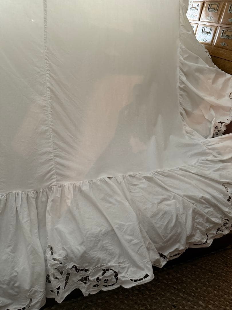 SALE❣️フランスアンティークஐ⋆*フリフリ花柄刺繍のベッドカバー