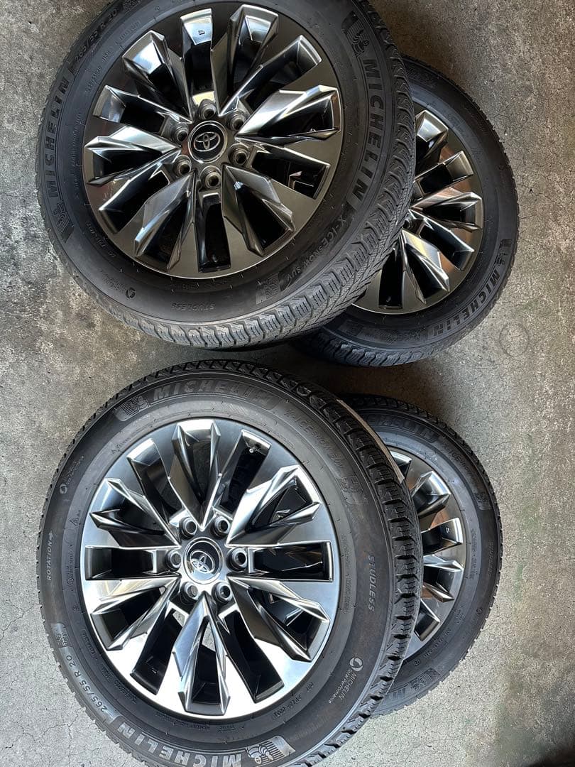 <専用>トヨタ純正ランドクルーザー300 スタッドレスタイヤホイールセット