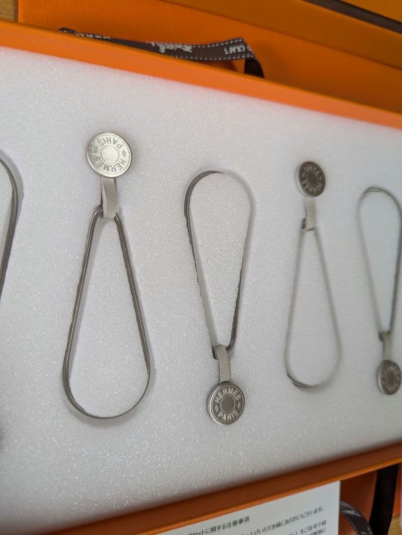 エルメス スカーフ壁掛け★年末の空間を上品に❣️部屋模様替えにエルメスの彩り❣️