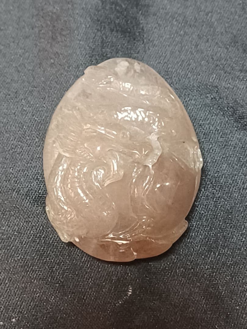 ラビットヘアールチル　本水晶龍 の彫刻 の置物　ネックレス用の穴あり！