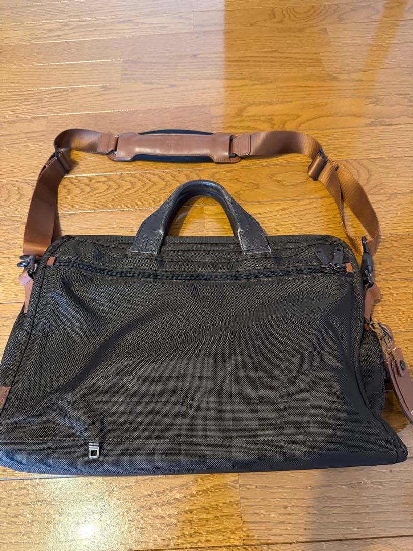 TUMI 韓国限定　ブラウン 使用感あり