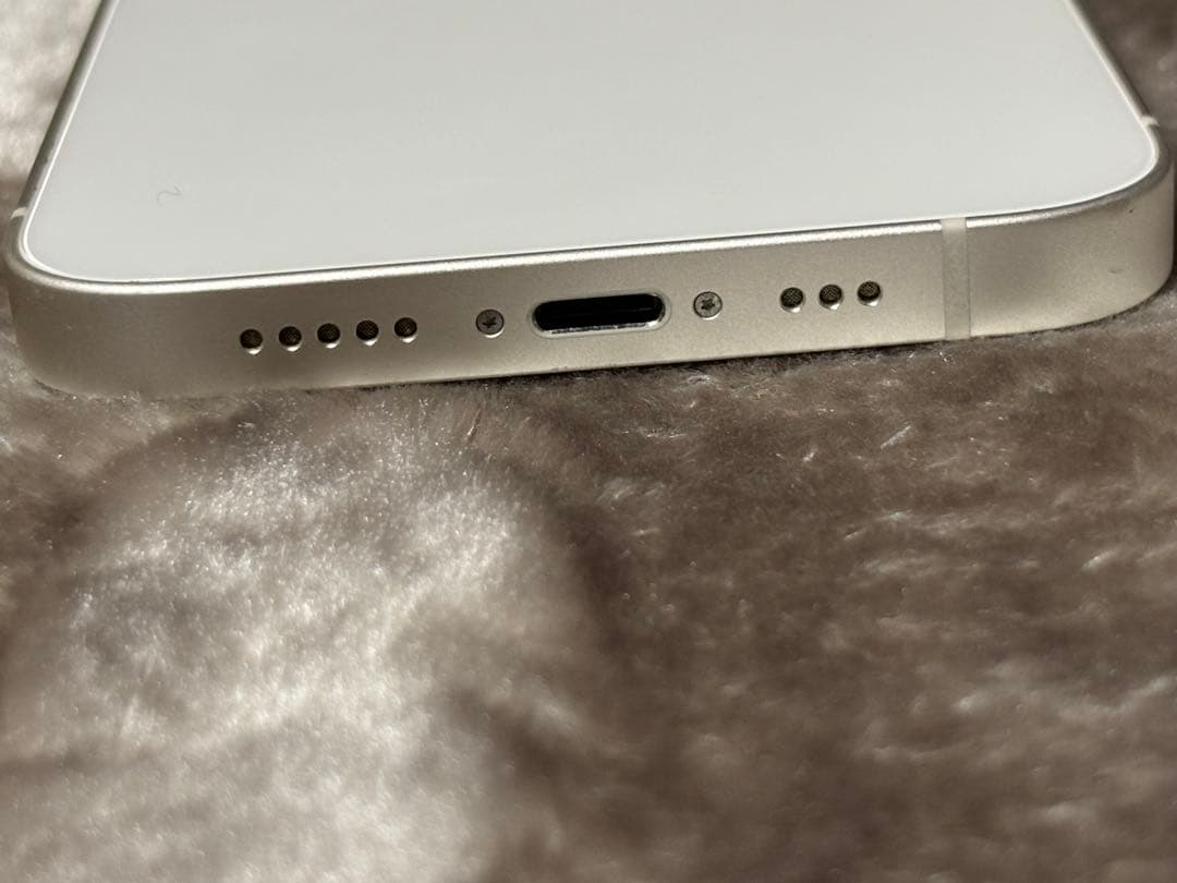 iPhone 13 128GB Starlight（スターライト）本体