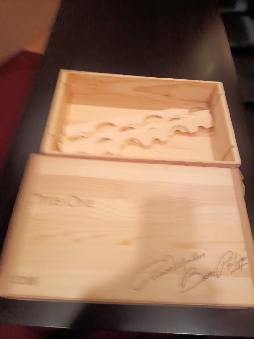 Opus　Oneが入っていた木箱（空き箱）　 2019年1個、 2018年1個