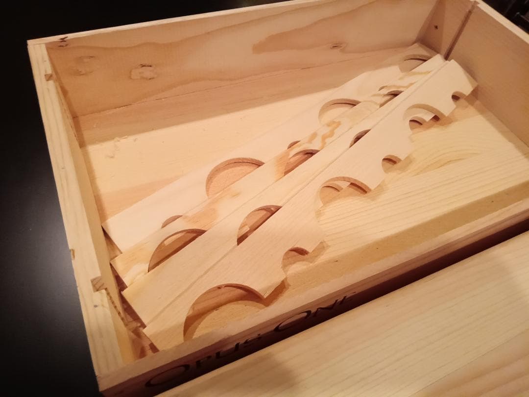 Opus　Oneが入っていた木箱（空き箱）　 2019年1個、 2018年1個