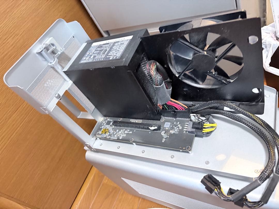 Razer Core X Mercury White 外付けGPUボックス