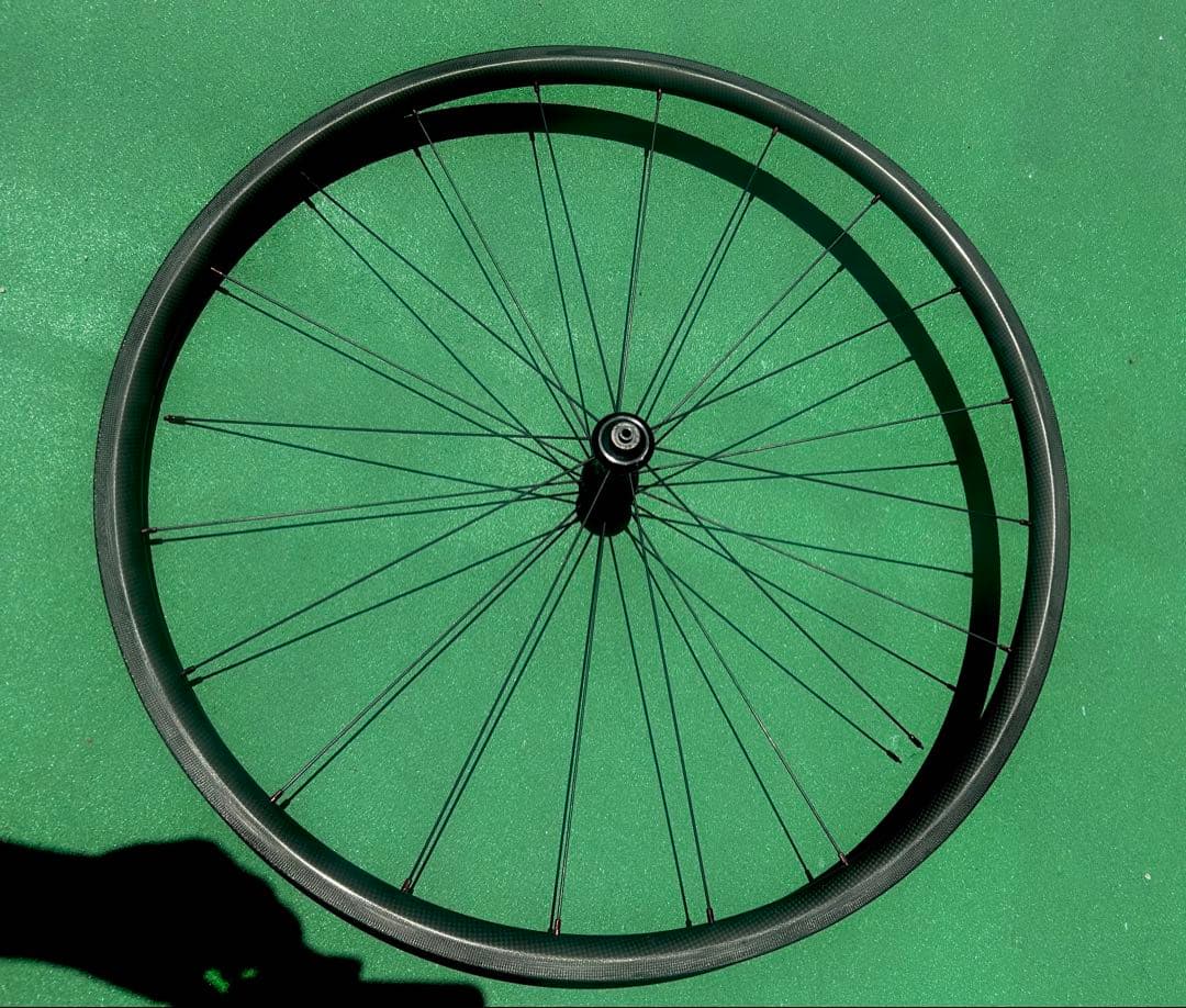 鬼軽な0.50g！【カーボンホイール前輪】スポーク外れ品