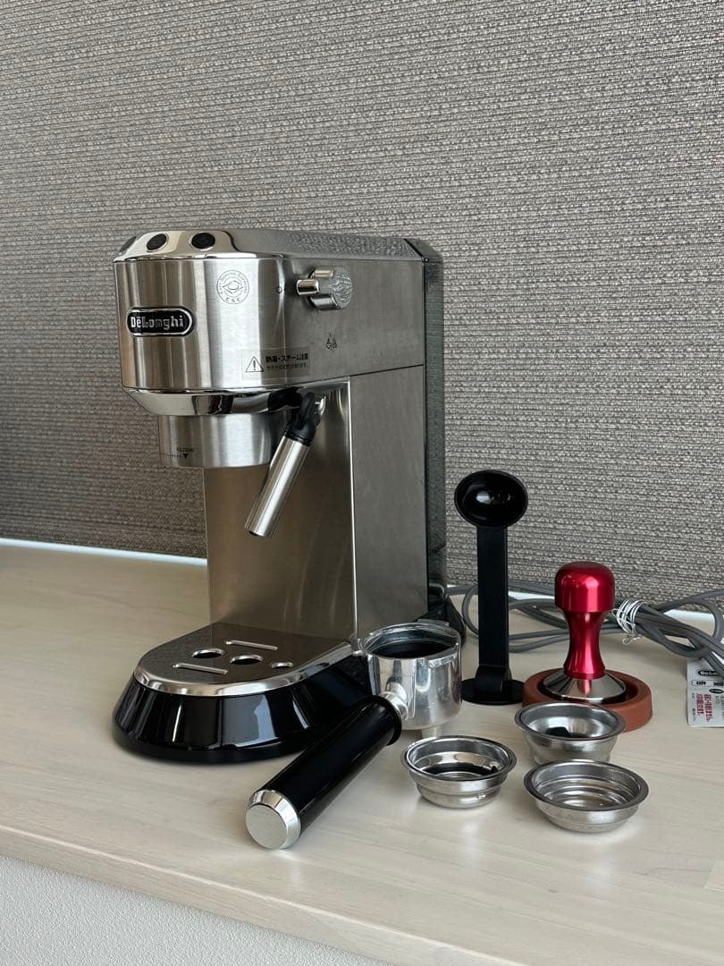 デロンギ デディカ エスプレッソマシン EC680