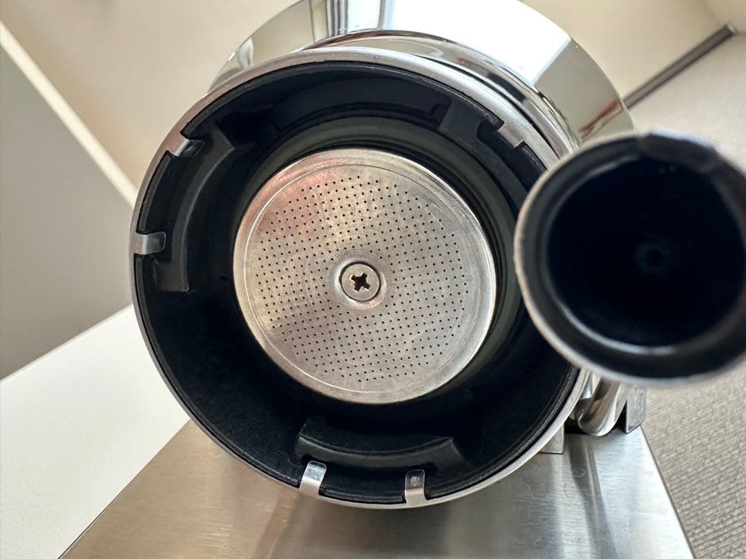 デロンギ デディカ エスプレッソマシン EC680