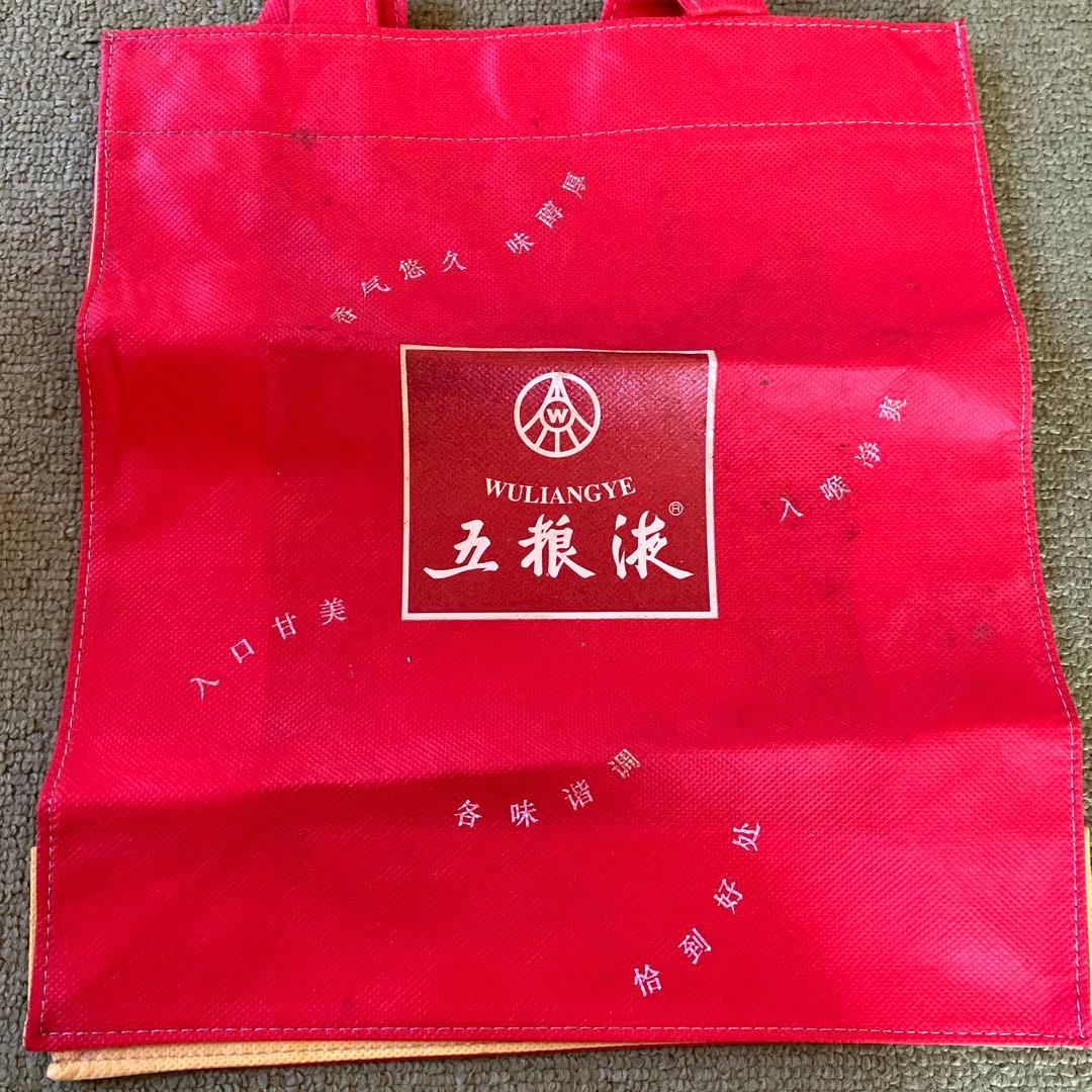 希少　古酒 中国白酒 五浪液　2005年製 赤い巾着袋、手さげ付き